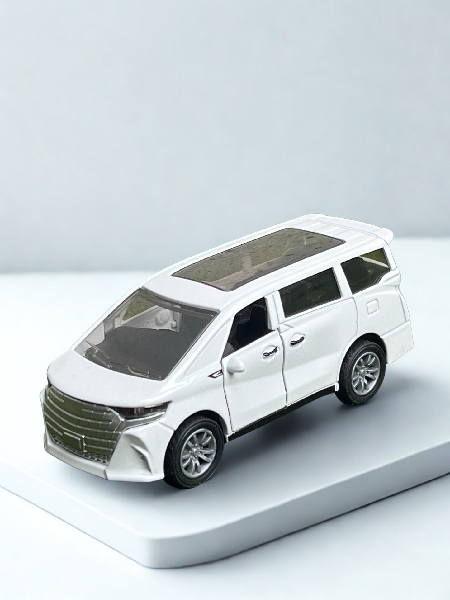 Toyota ALPHARD MPV. 1:32 Scale
diecast toy model